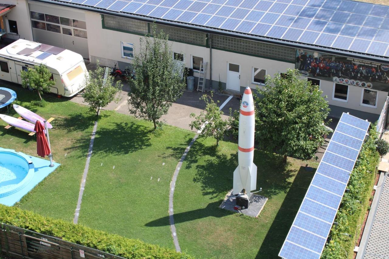 Space Hotel Im Campus Der Jvp Schule Leipzig Extérieur photo