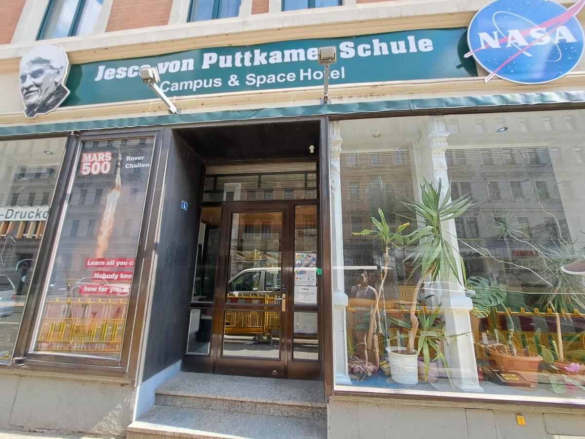 Space Hotel Im Campus Der Jvp Schule Leipzig Extérieur photo