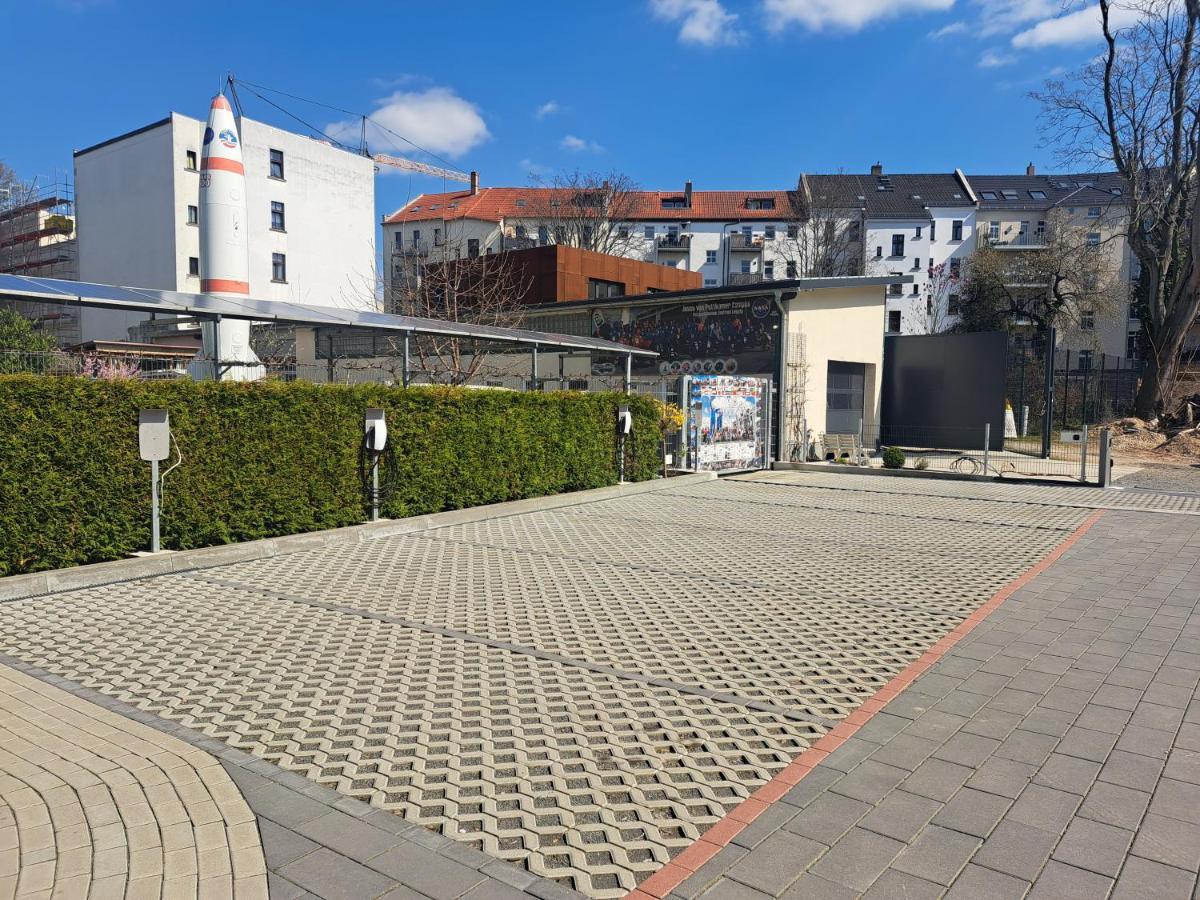 Space Hotel Im Campus Der Jvp Schule Leipzig Extérieur photo