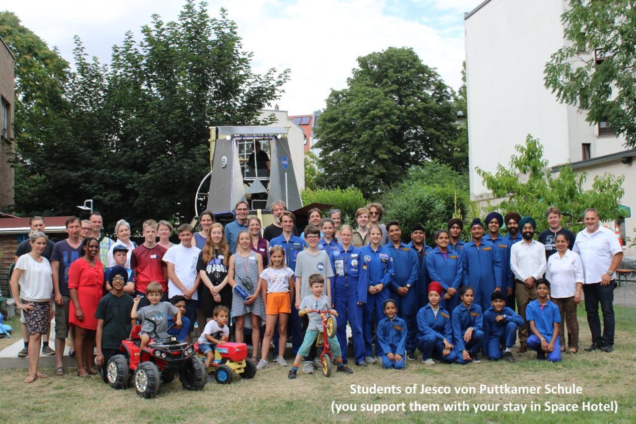 Space Hotel Im Campus Der Jvp Schule Leipzig Extérieur photo